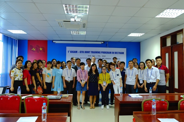 Khóa đào tạo về nước ngầm do Viện Địa chất và Khoáng sản Hàn Quốc và Cục Khảo sát địa chất Phần Lan đồng tổ chức