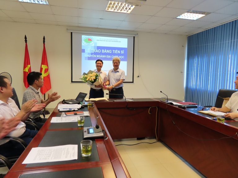 Lễ trao bằng Tiến sĩ chuyên ngành Địa chất học