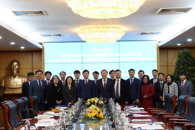 Ký kết Biên bản ghi nhớ với Khoa khoa học và công nghệ tiên tiến, Trường Đại học Kumamoto, Nhật Bản